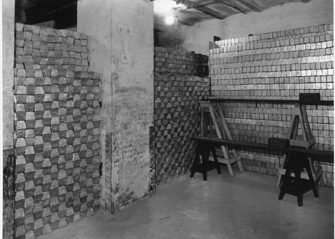 Secure bullion storage vault
